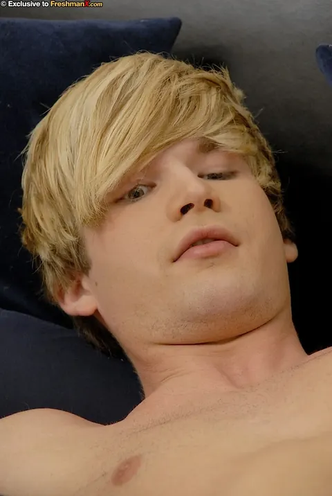 Man Strokes to a Cumshot and Takes a Facial – photo 1 of 21