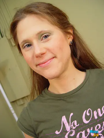 Mackenzie Wilson – Brunette MILF in Jeans Gives a Handjob and Takes a Facial