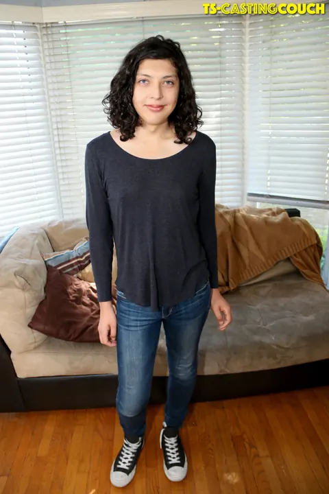 Trans Woman Strips Off Her Jeans and Poses on the Sofa for a Casting – photo 1 of 16