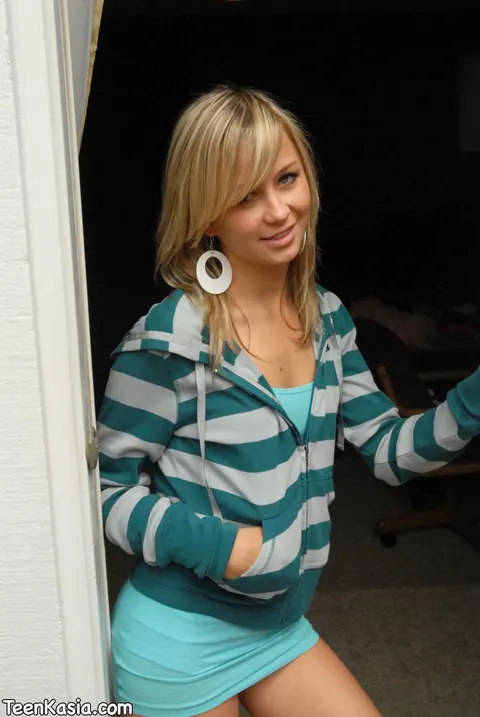 Blonde Strips Out of Her Skirt and Panties in White Socks – photo 4 of 12