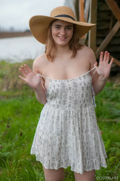 Dallin Thorn: PAWG Brunette in a Skirt Spreads Outdoors – photo 3 of 16