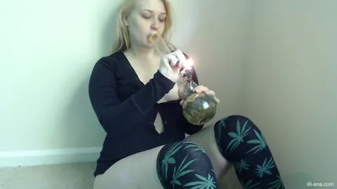 Woman Spreads Her Legs in Stockings – photo 2 of 15