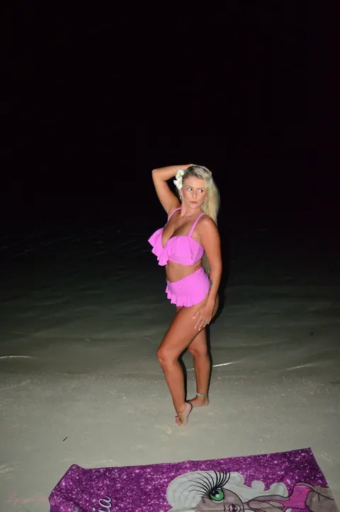 Lycia Sharyl: Curvy British Blonde Strips Out of Her Bikini on the Beach at Night – photo 1 of 12