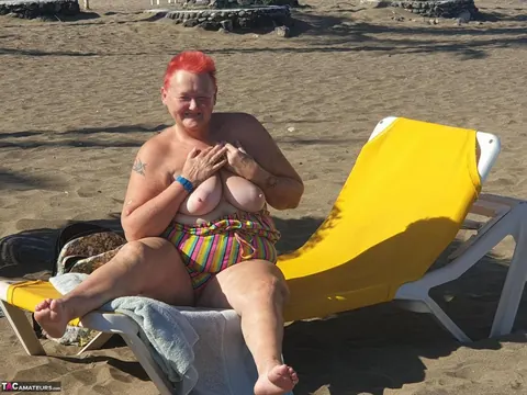 BBW Shows Her Big Tits and Ass on the Beach – photo 15 of 20