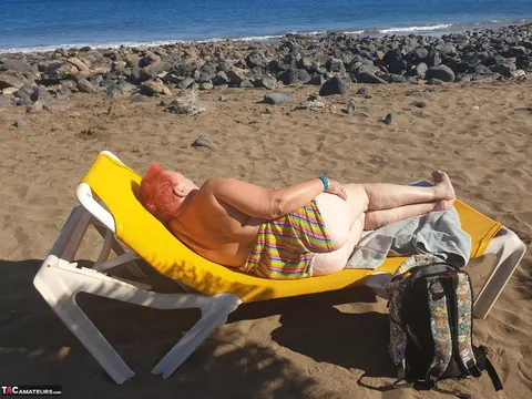 BBW Shows Her Big Tits and Ass on the Beach – photo 11 of 20