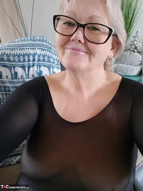 BBW Shows Her Big Tits and Ass on the Beach – photo 10 of 20