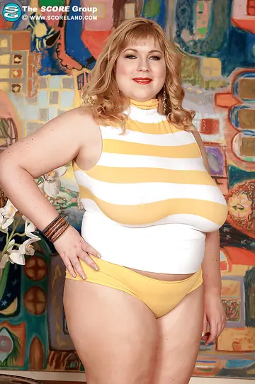Angellyne Hart – Blonde BBW Strips Nude and Shows Her Big Tits and Ass
