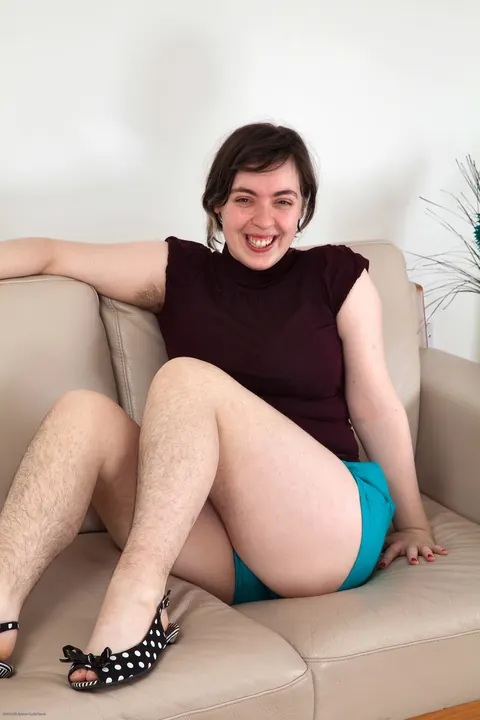 Samantha Jane: British Blonde with Big Natural Tits Shows Her Hairy Bush – photo 2 of 21