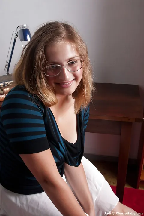 BBW in Lingerie and Glasses Spreads Her Legs Wide – photo 2 of 16