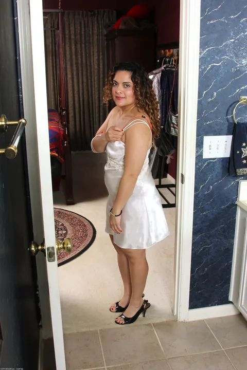 Drew Jones: Petite Spanish MILF Fingers Her Hairy Pussy in High Heels – photo 3 of 21