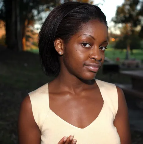 African Brunette Shows Her Breasts and Dark Nipples Outdoors – photo 17 of 20