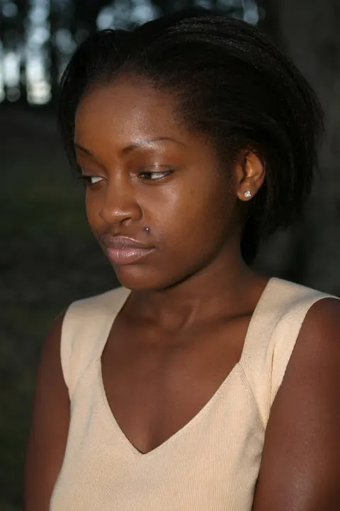 African Brunette Shows Her Breasts and Dark Nipples Outdoors – photo 3 of 20