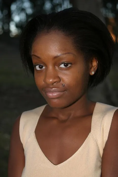 African Brunette Shows Her Breasts and Dark Nipples Outdoors – photo 4 of 20