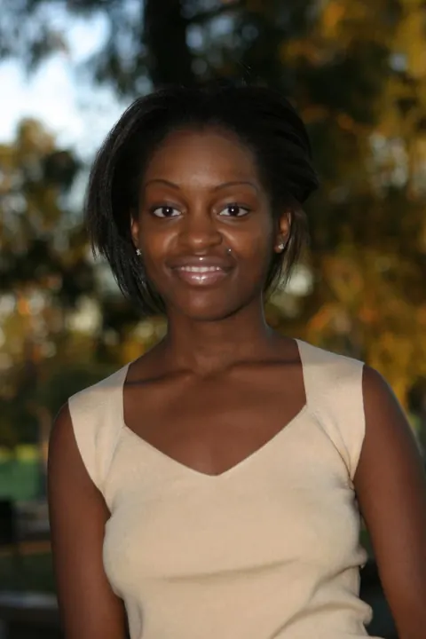 African Brunette Shows Her Breasts and Dark Nipples Outdoors – photo 16 of 20