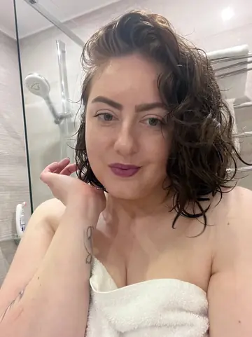 European BBW Brunette Shows Her Curves in the Bathroom
