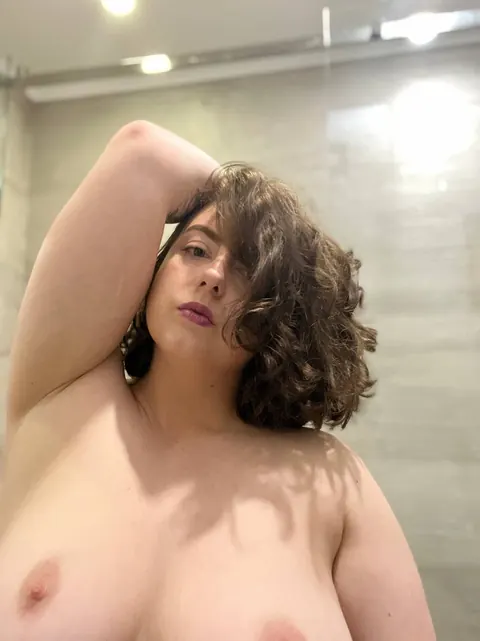 European BBW Brunette Shows Her Curves in the Bathroom – photo 9 of 10