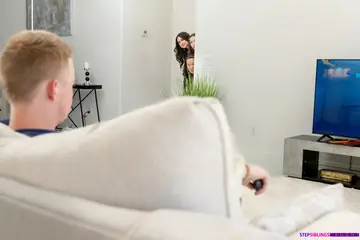 Eliza Ibarra – Asian and Latina Brunettes Share a Blowjob and Kiss Outdoors