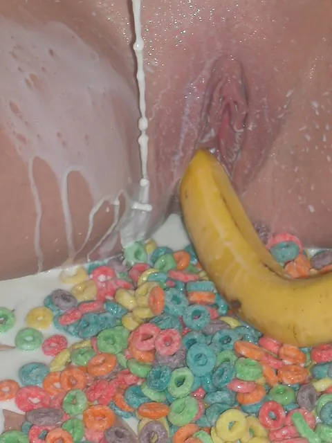 Ivy Rose: Polish Redhead MILF Masturbates with a Banana – photo 11 of 20