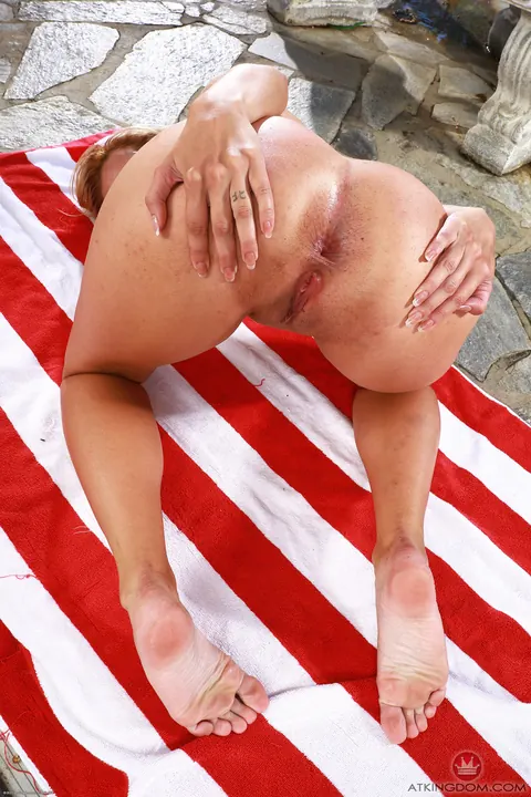 Lilith Moaningstar: Petite Blonde MILF Strips Out of Her Bikini and Spreads Her Legs – photo 10 of 21