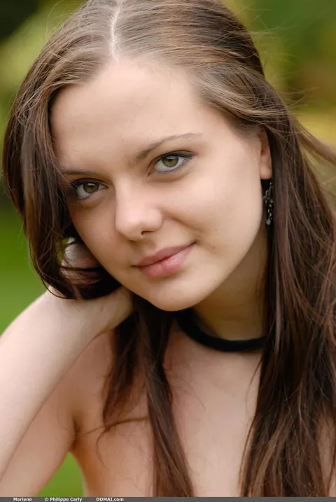 Busty Woman Poses Nude Among the Trees in the Forest – photo 13 of 21