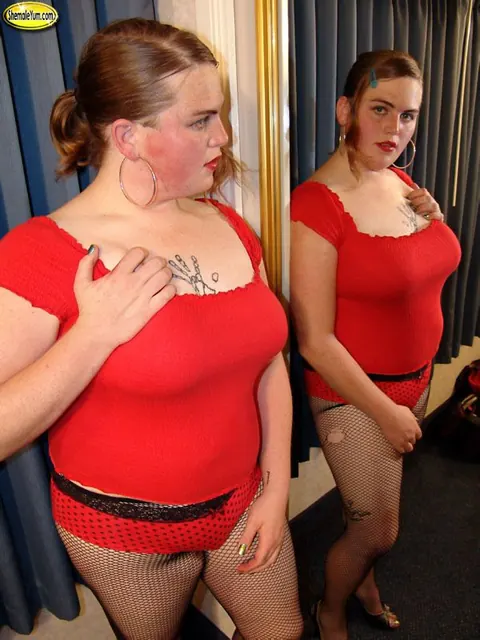 Curvy Trans Woman Poses in Pantyhose – photo 1 of 16