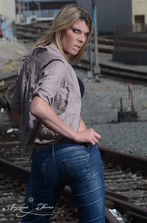 Trans Woman Unbuttons Her Jeans and Strips Nude Outdoors – photo 4 of 12
