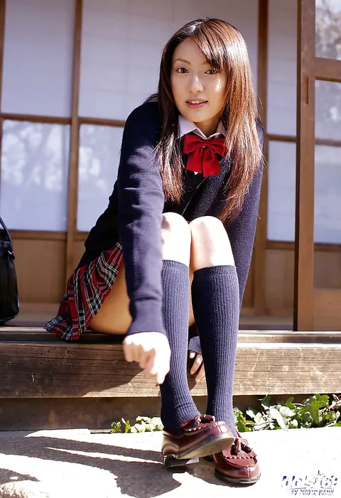 Misa Shinozaki: Japanese Babe Pulls Panties Aside and Toys Her Pussy – photo 2 of 16