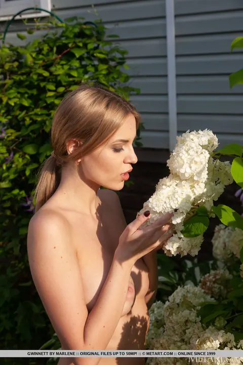 Thick Woman Strips Nude Among Blossoms in a Flower Garden – photo 10 of 18