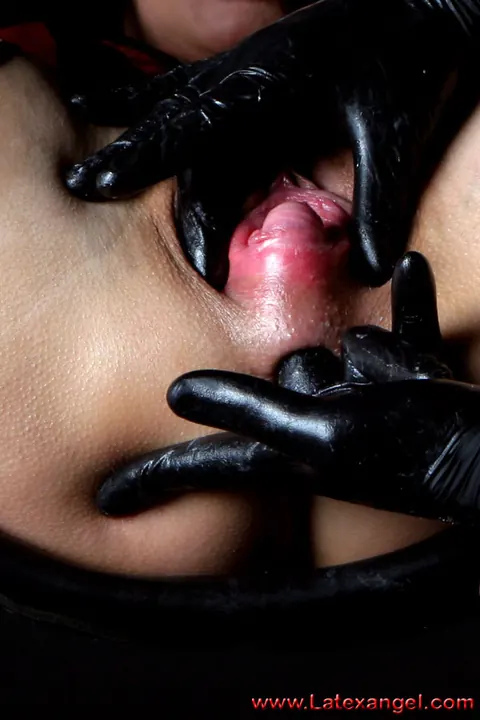 MILF in Latex and Leather Gets Fisted in Her Pussy and Asshole – photo 4 of 15