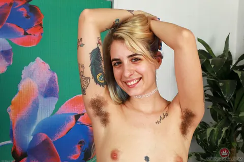 Pearl Sage: Tall Russian Blonde Shows Her Hairy Bush and Spreads in a Skirt – photo 8 of 20
