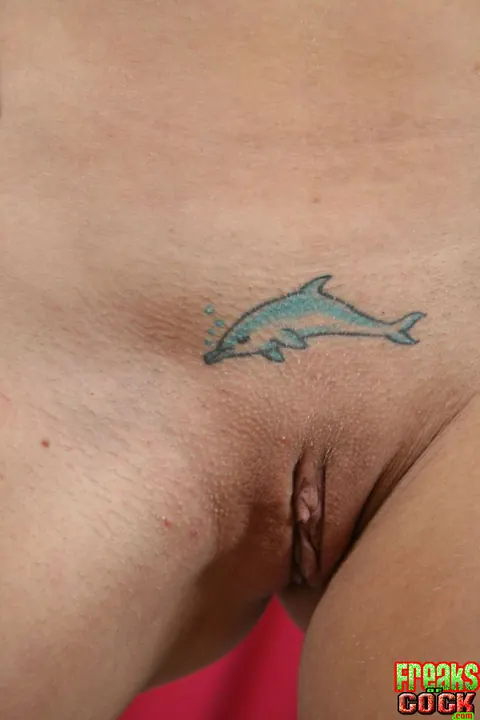 Allison Pierce: Short-Haired Blonde with Big Tits Fingers and Spreads Her Pussy – photo 19 of 21