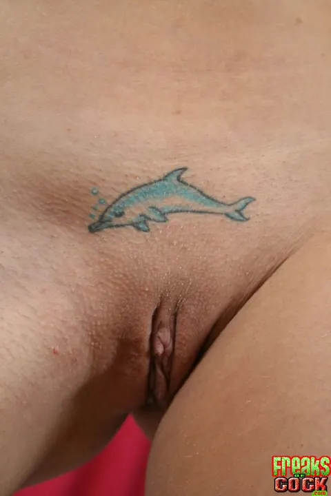Allison Pierce: Short-Haired Blonde with Big Tits Fingers and Spreads Her Pussy – photo 20 of 21