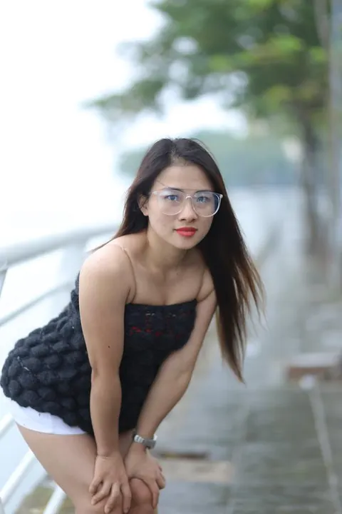 Asian Woman in Glasses Poses Nude in Public – photo 3 of 21