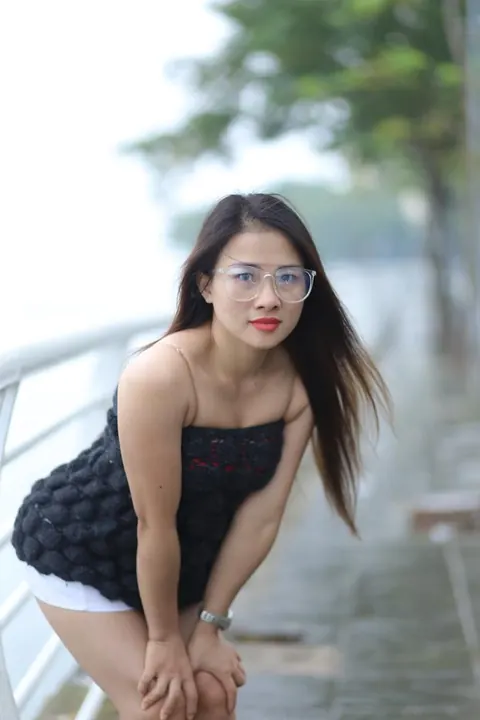Asian Woman in Glasses Poses Nude in Public – photo 4 of 21