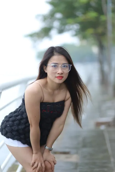 Asian Woman in Glasses Poses Nude in Public – photo 5 of 21