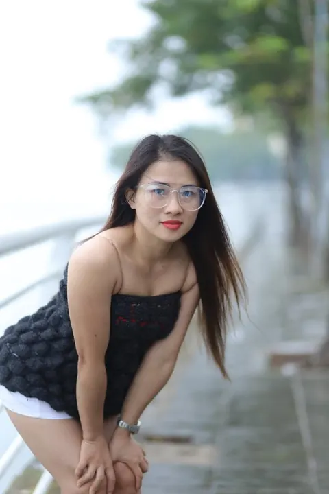 Asian Woman in Glasses Poses Nude in Public – photo 2 of 21