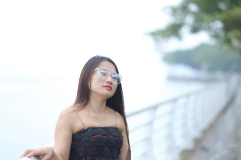Asian Woman in Glasses Poses Nude in Public – photo 8 of 21