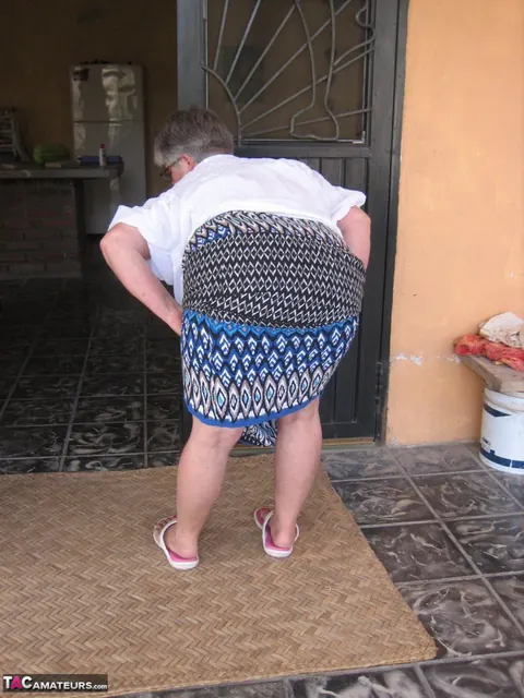 Amateur BBW with Big Tits Exposes Her Body Outdoors – photo 7 of 20