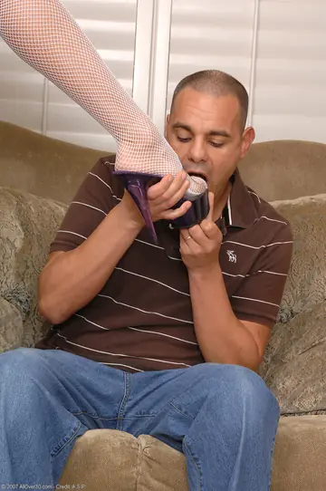 Darryl Hanah – Tall Blonde MILF in Fishnet Pantyhose Gets a Footjob and Cum on Her Feet