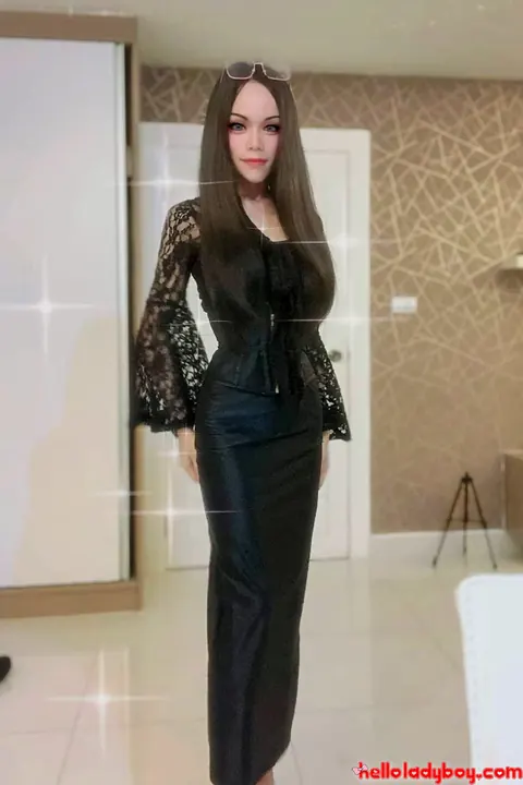 Asian Trans Woman Strips and Shows Her Body – photo 8 of 20
