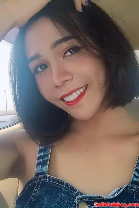 Asian Trans Woman Strips and Shows Her Body – photo 16 of 20