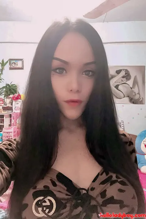 Asian Trans Woman Strips and Shows Her Body – photo 5 of 20