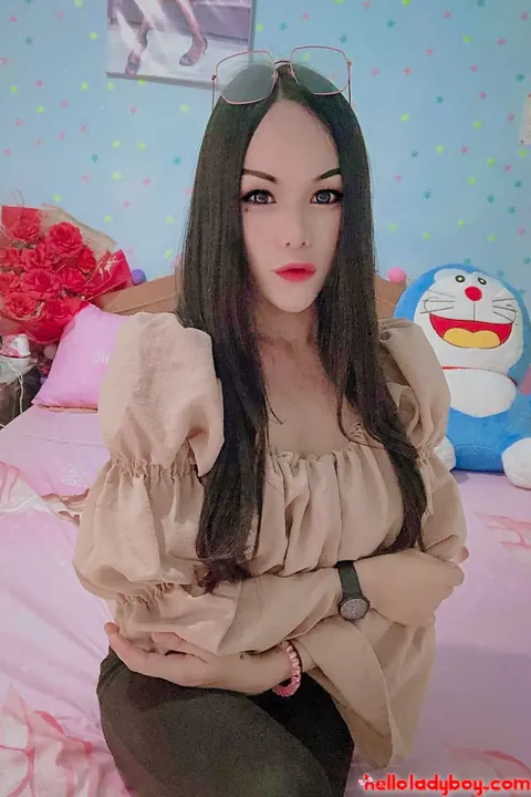 Asian Trans Woman Strips and Shows Her Body – photo 9 of 20