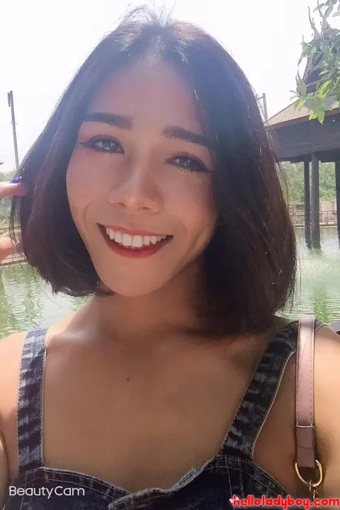 Asian Trans Woman Strips and Shows Her Body – photo 17 of 20