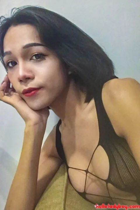 Asian Trans Woman Strips and Shows Her Body – photo 14 of 20
