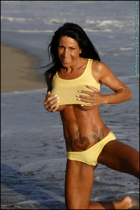 Ava Jordan: Athletic Brunette Flexes and Shows Her Big Tits on the Beach – photo 6 of 15