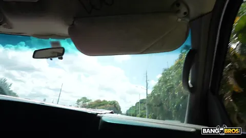 Molly Cooper: Short-Haired Blonde with Natural Tits Fucks and Sucks in a Car – photo 1 of 21