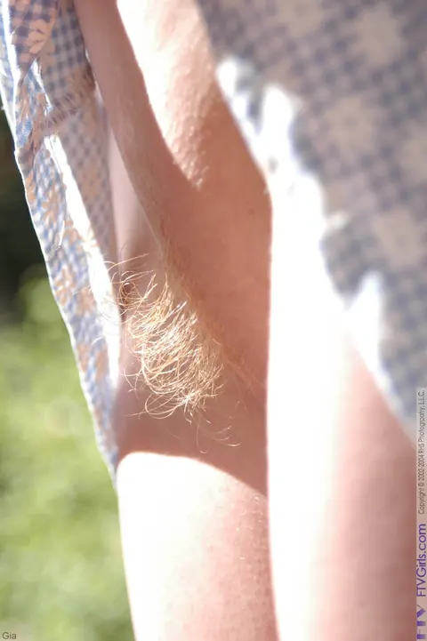 PAWG Spreads Her Hairy Pussy Outdoors – photo 18 of 20