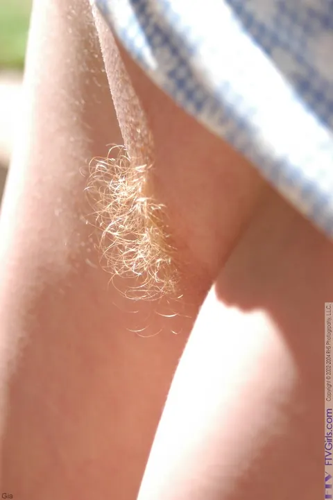 PAWG Spreads Her Hairy Pussy Outdoors – photo 16 of 20