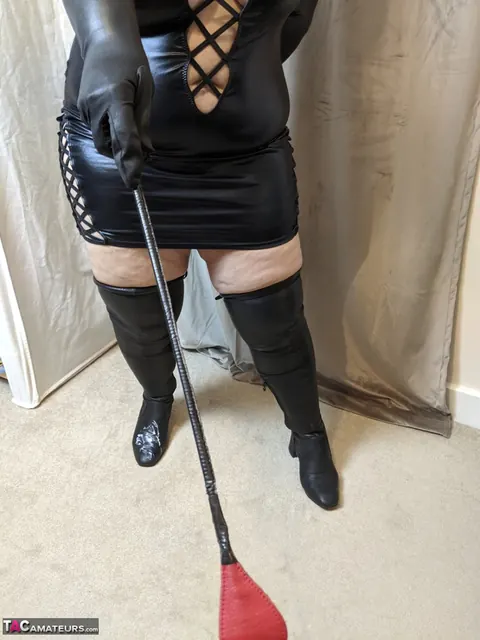Curvy Mature Redhead in Leather and Latex Spreads Her Shaved Pussy – photo 4 of 19